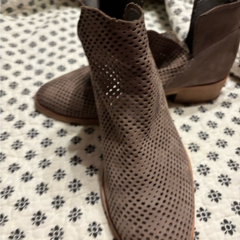 Dolce Vita Tan Leather Bootie  size 8 - Picture 5 of 7